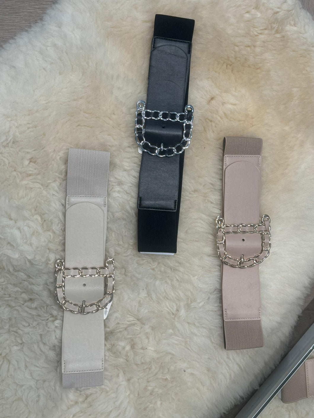 Zwarte riem met D embleem