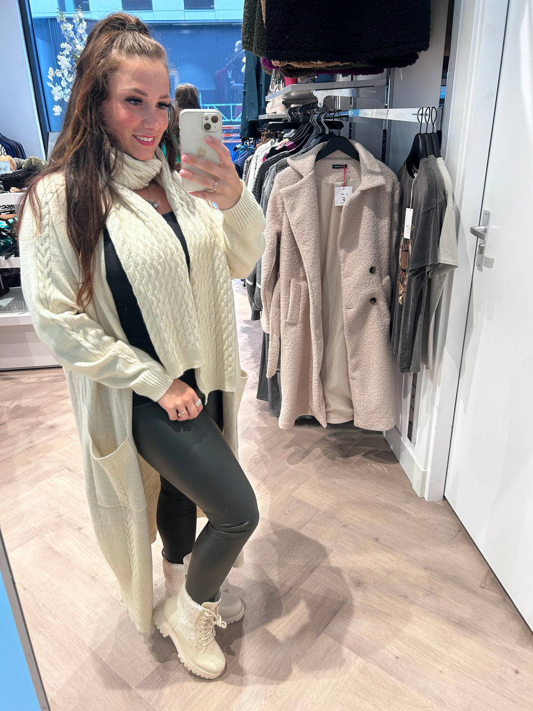Vest met sjaal crème