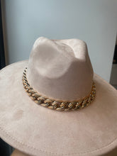 Afbeelding in Gallery-weergave laden, Suede hoed met ketting
