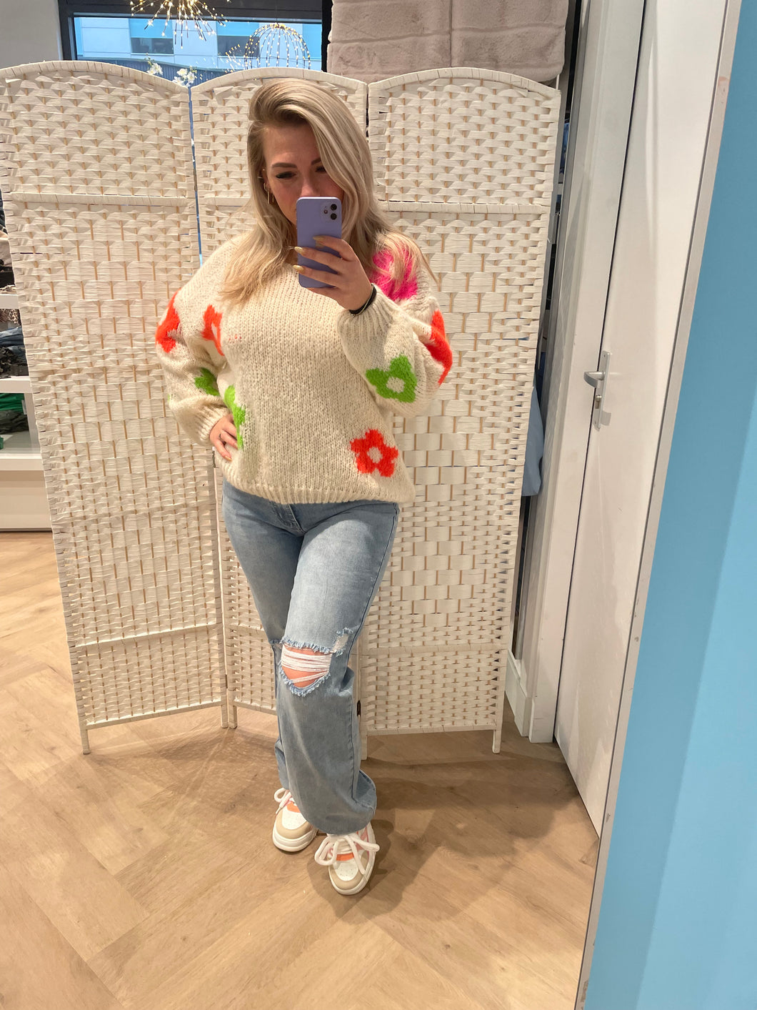 Bloemen trui beige