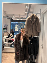 Afbeelding in Gallery-weergave laden, Fluffy jas bruin
