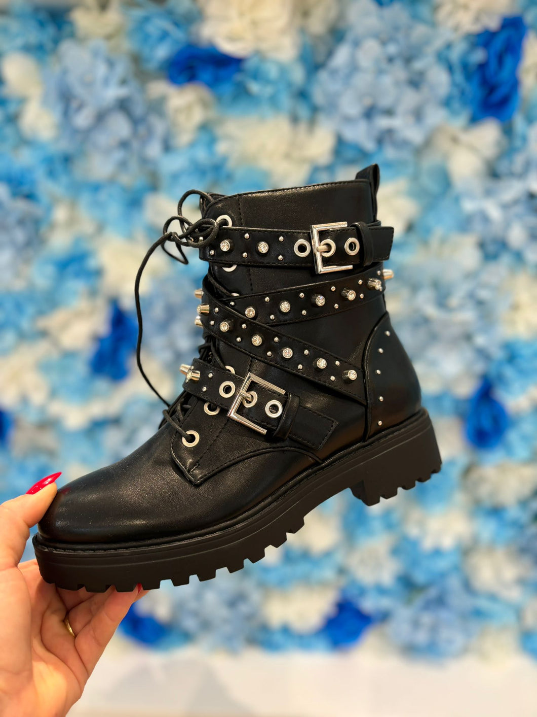 Zwarte enkellaarsjes met studs