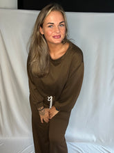 Afbeelding in Gallery-weergave laden, Ballontop joggingsset bruin
