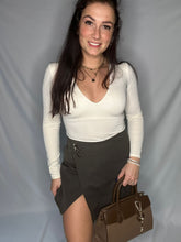 Afbeelding in Gallery-weergave laden, Skort met gesp bruin
