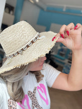 Afbeelding in Gallery-weergave laden, Ibiza hoed met schelpjes
