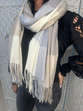 Afbeelding in Gallery-weergave laden, Geblokte sjaal beige blauw
