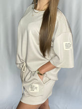 Afbeelding in Gallery-weergave laden, Twin set label beige
