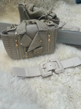 Afbeelding in Gallery-weergave laden, Beige jas handtas met gouden details
