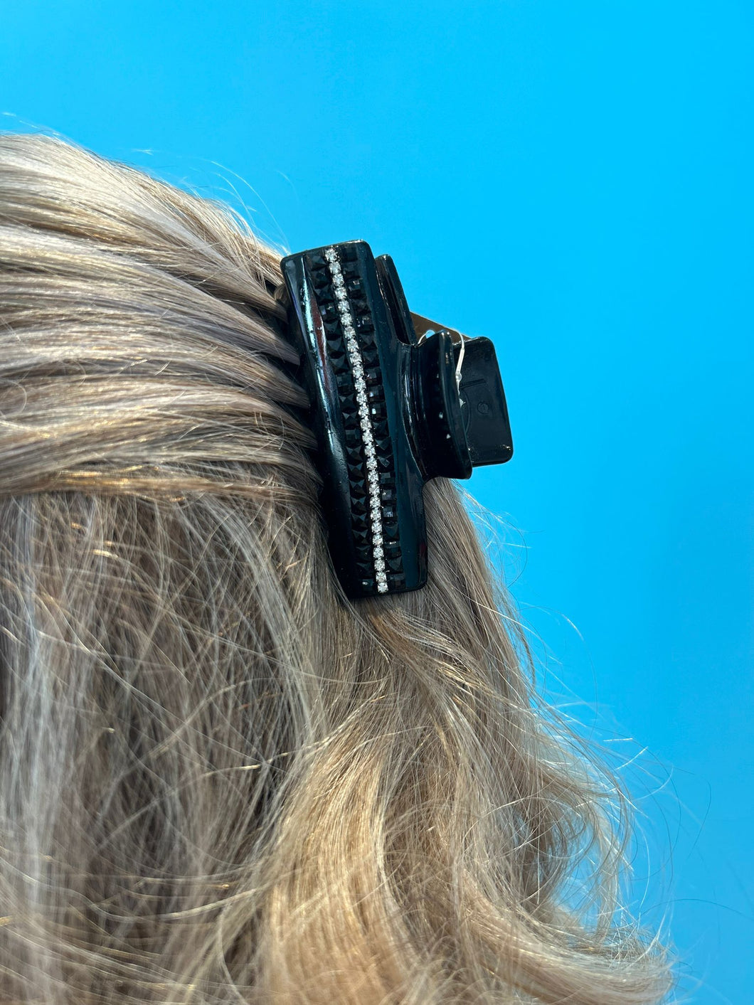 Striped diamond clip