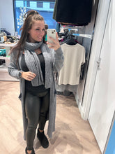 Afbeelding in Gallery-weergave laden, Vest met sjaal grijs
