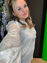 Afbeelding in Gallery-weergave laden, Ruffle blouse
