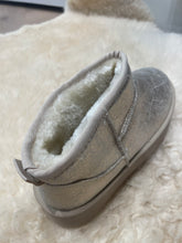 Afbeelding in Gallery-weergave laden, Uggs metallic goud
