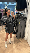 Afbeelding in Gallery-weergave laden, Oversized black blouse
